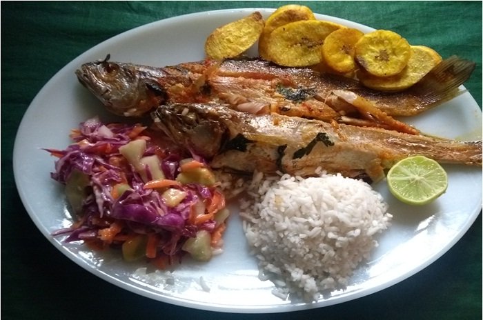 PRESENTACION PESCADO HOJAS .jpg