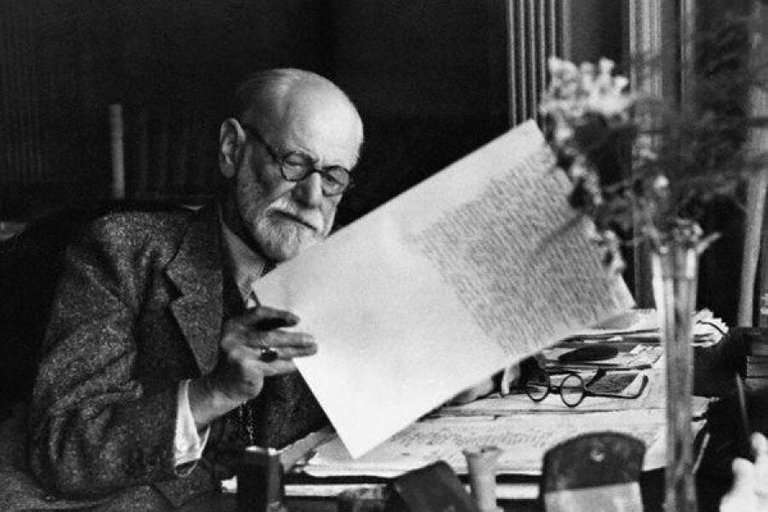 Freud-leyendo.jpg