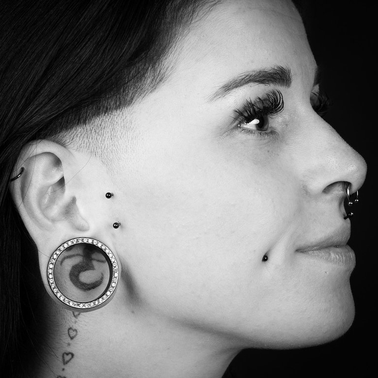 black-and-white-9720896_1280.jpg