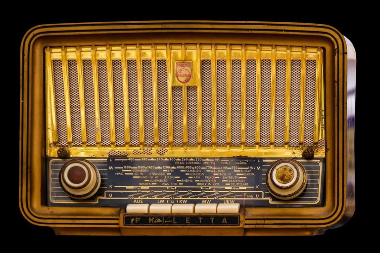 radio-1682531_1280.jpg