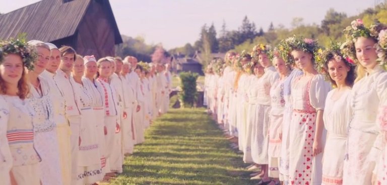 Peli-o-Manta.-Midsommar.-Festividad-1024x490.jpg