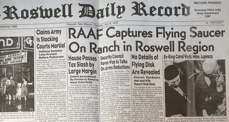 Roswell_Daily_Record._July_8,_1947._RAAF_Captures_Flying_Saucer_On_Ranch_in_Roswell_Region._Top_of_front_page.jpg