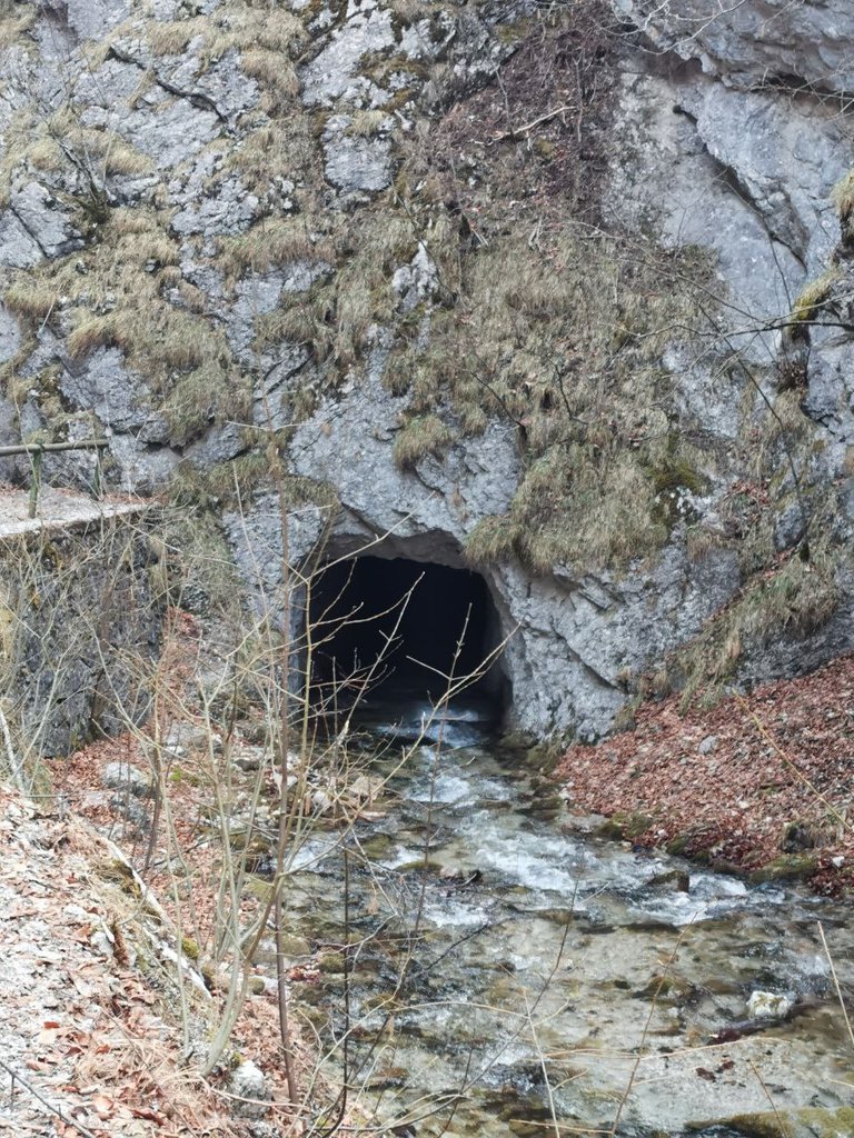hole in the mountain hinternasswald.jpg