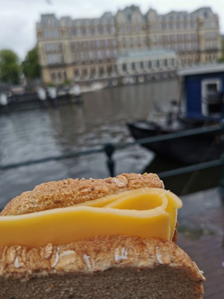 gouda bread and amstel.jpg