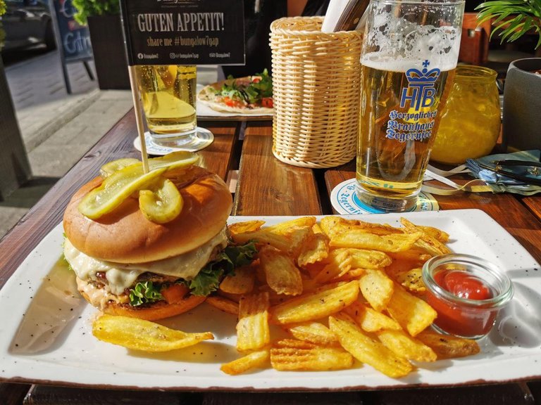 Burger Bungalow Garmisch.jpg