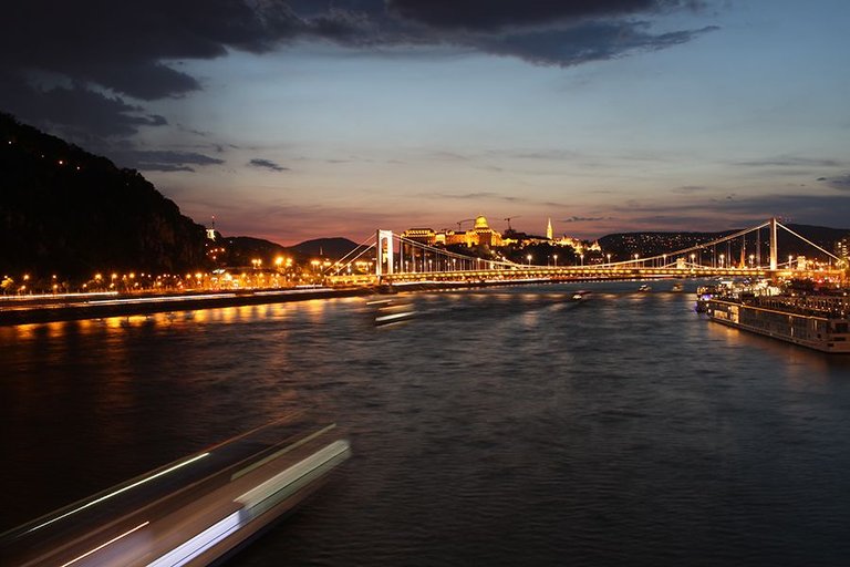 Budapest Danube Nights 08 s.jpg