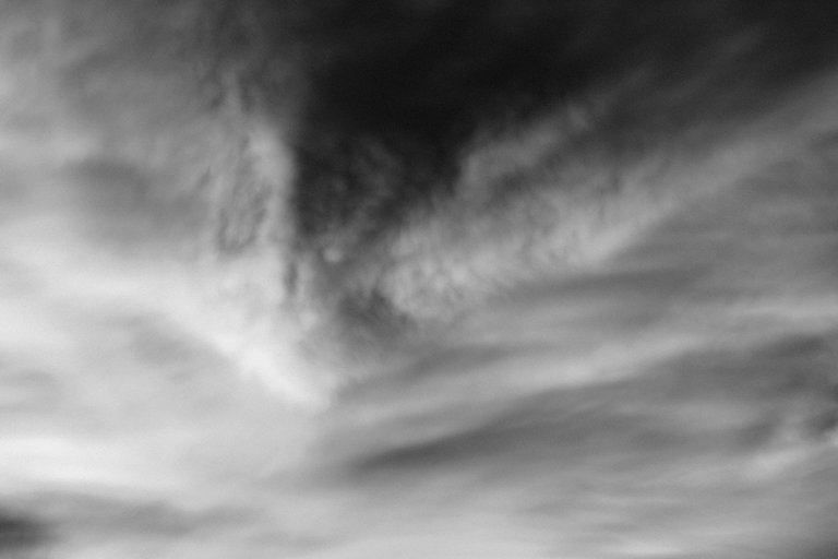 Dragoncloud_02_s_BW.jpg