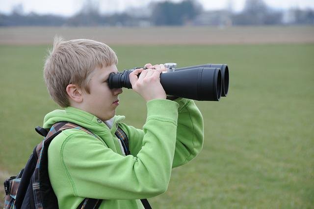 binoculars-485855_640.jpg