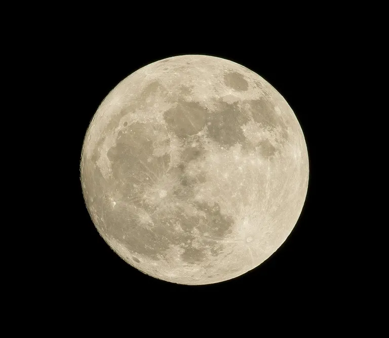 full-moon-1869760_1280.webp