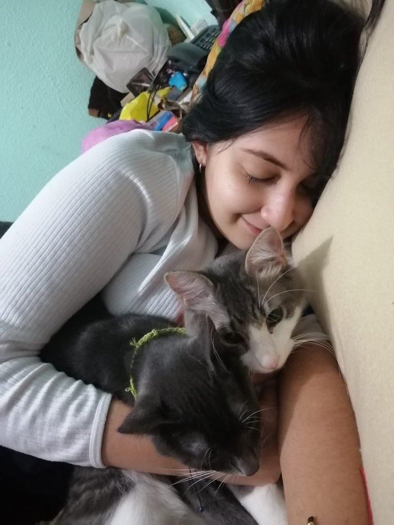 arlette con gatos.jpg