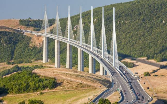 millau-viaduct1-647_121416042052.jpg