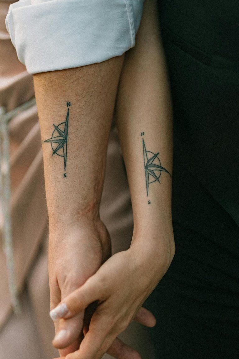 free-photo-of-a-couple-with-matching-tattoos.jpeg