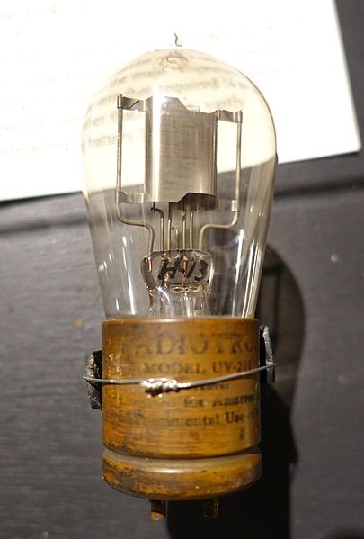 UV201,_RCA,_c._1920__National_Electronics_Museum__DSC00124.JPG