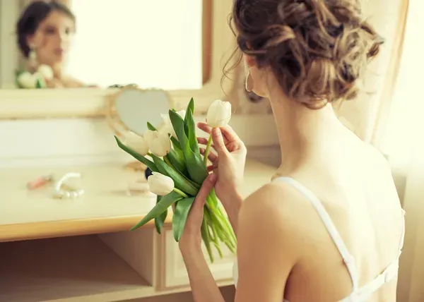 depositphotos_15611997-stock-photo-bride-with-bouquet-of-white.jpg