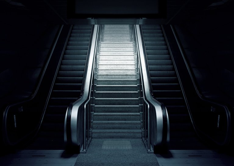 escalator-769790_1280.jpg