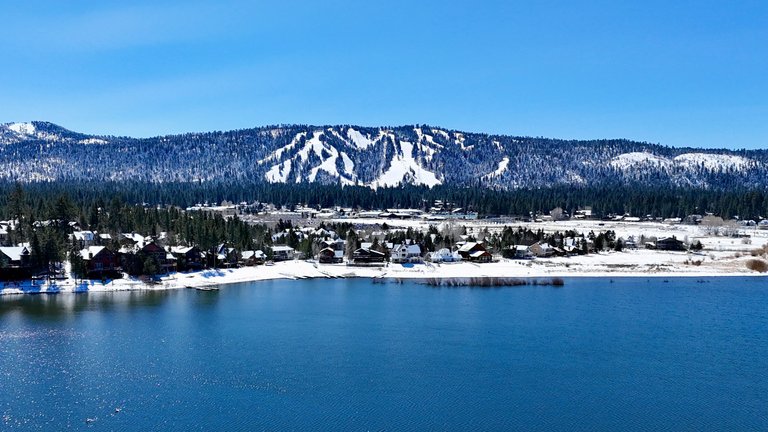 Flying Over Big Bear Lake [EN/PT-BR]