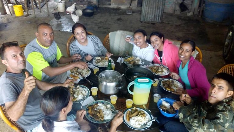 almuerzo todos juntos.jpeg