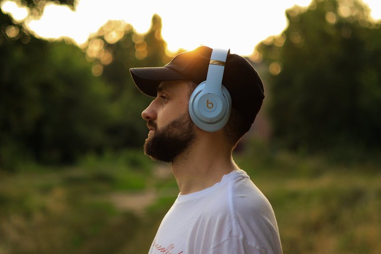 free-photo-of-man-wearing-headphones.jpeg