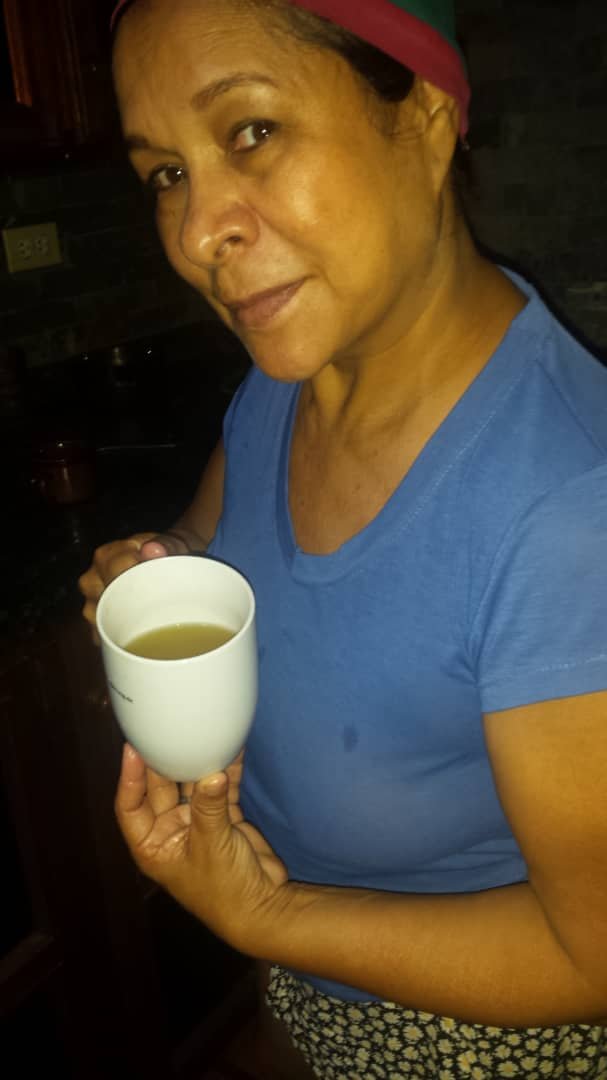 mami y su té.jpeg