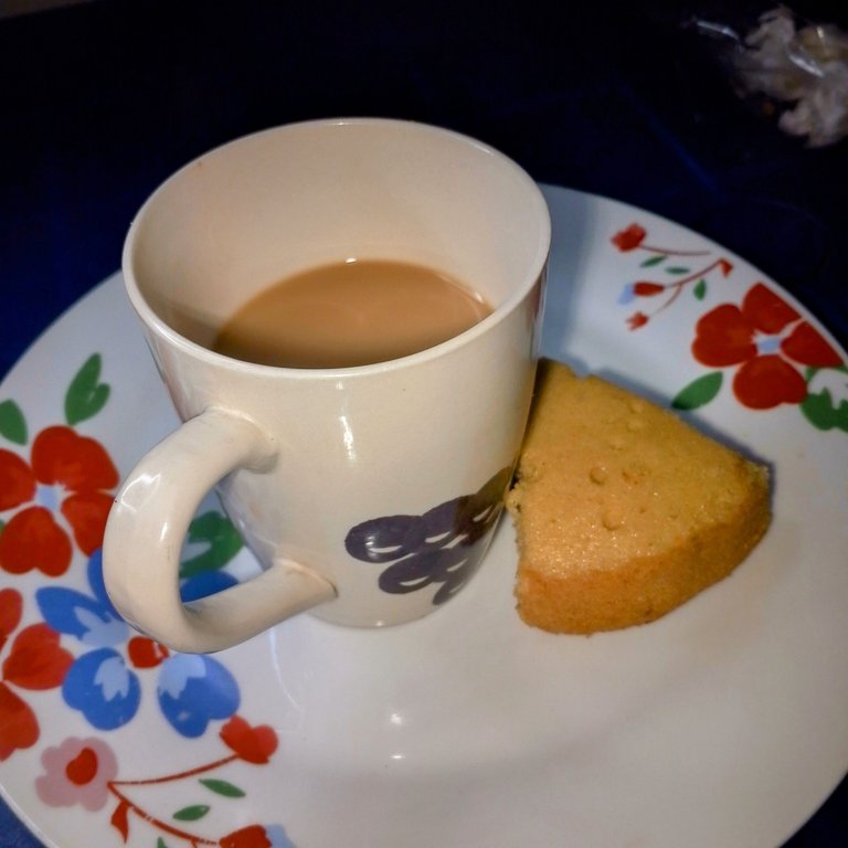 Simple Joys: Coffee ☕, Cake 🍰 And A Good Book 📔