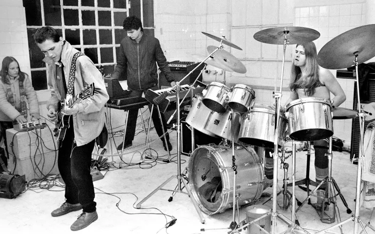 Soundcheck-dei-Confusional-Quartet-al-Vidicon-1980-fotografia-di-Cesare-Gualdoni.webp.webp