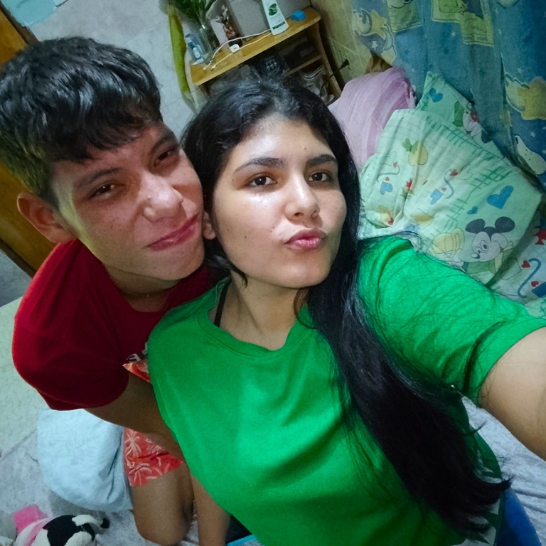 Pareja Beso Instagram_20240928_163401_0000.png