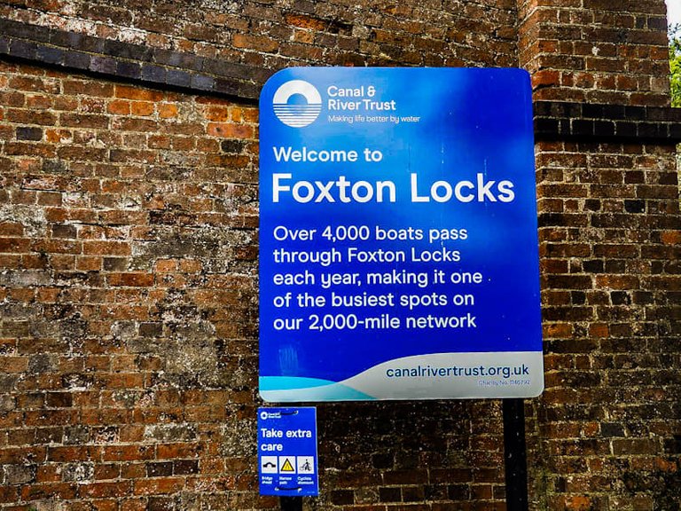 foxton locks sign.jpg