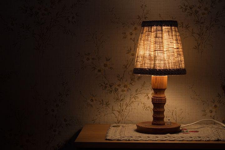 night-table-lamp-843461__480.jpg