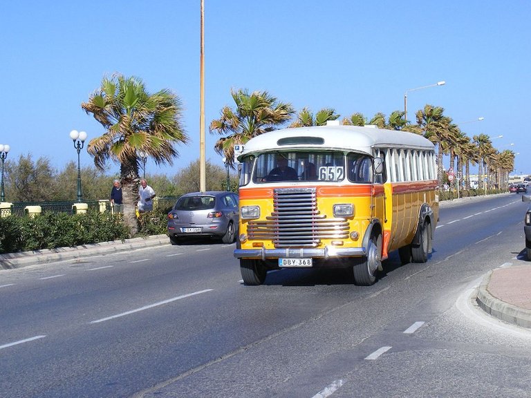 DBY368,_Malta_Bus_,_Route_652_at_Qawra._March_2010__Flickr__sludgegulper.jpg