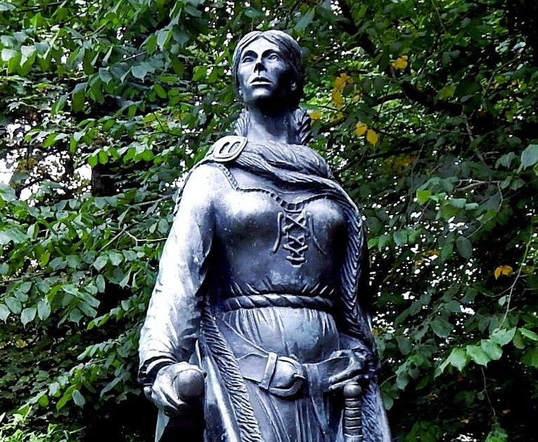 grainne_mhaol_ni_mhaille_statue-cropped.jpg