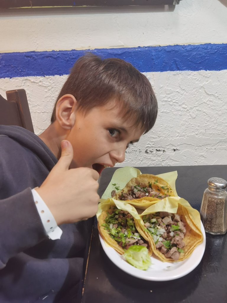 Rosarito first day tacos Aryan.jpg