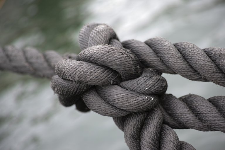 rope-old-remote-equipment-sailing-gray-1216155-pxhere.com.jpg