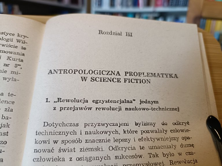 Książka wydana w PRL o fikcji naukowej obeszłaby się bez ciągłego odwoływania się do rewolucji... prawda?