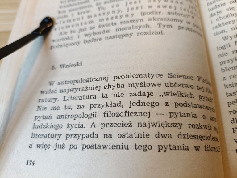 Znów ciśnięcie po sci-fi, ze względu na wydumany brak pytania o sens ludzkiego życia