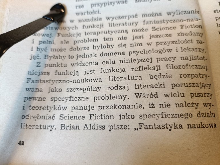 Na plus oceniam także wskazanie przez autora celu pracy oraz jej zakresu - dzięki temu czytelnik może dowiedzieć się co w książce się znajdzie, a czego nie warto szukać