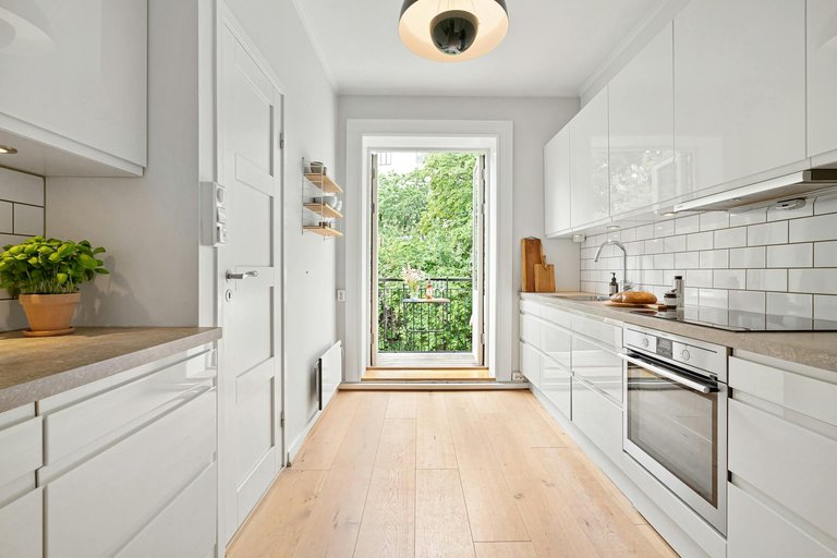 free-photo-of-modern-white-minimalistic-kitchen-with-a-balcony.jpeg