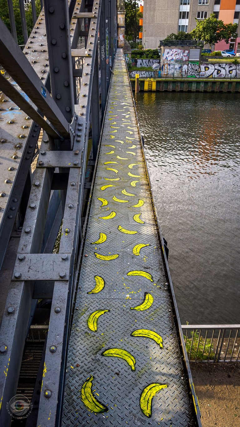 Banksy Bananas?