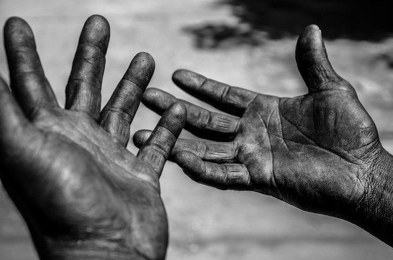 hand-869322_1280.jpg