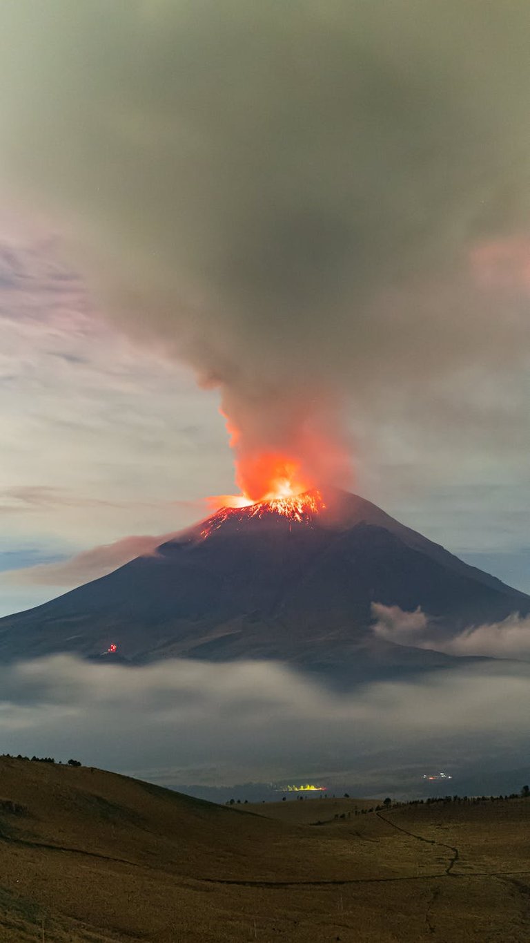 free-photo-of-volcano-eruption-on-sunset.jpeg