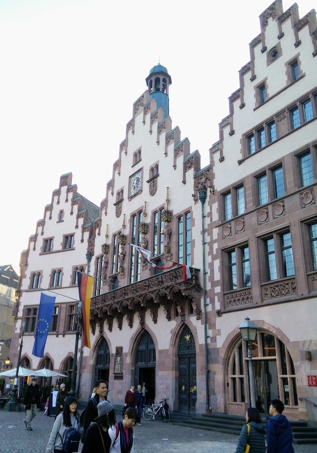 Der Römer, über Jahrhunderte Rathaus der Stadt / These three houses, the 'Römer', served as the city hall for a long time