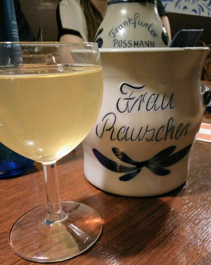 Apfelwein bei Frau Rauscher / Traditional Hessian apple wine