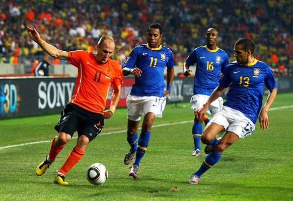 Robben contra Dani Alves
