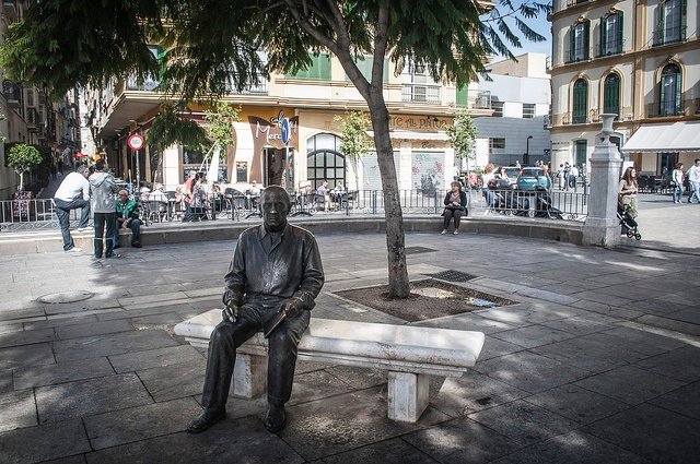 Picasso-Statue-in-Plaza-de-la-Merced-Near-Birth-Place.jpg