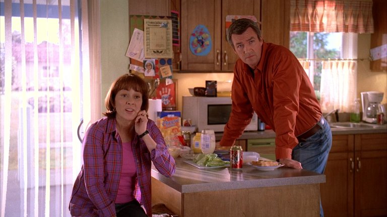 The Middle (2009) - S01E18 - The Fun House (1080p AMZN WEB-DL x265 RCVR)-0003.png