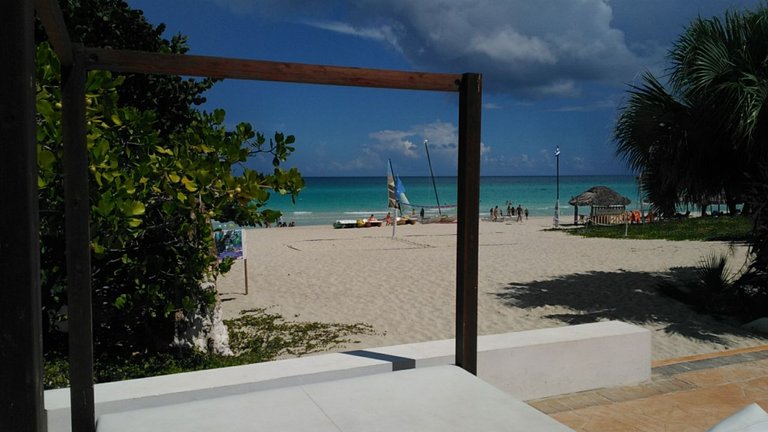 El mar y la hermosa playa de Varadero / The sea and the beautiful beach of Varadero