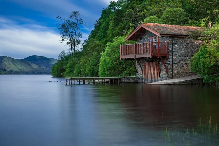 boathouse192990_1280.webp