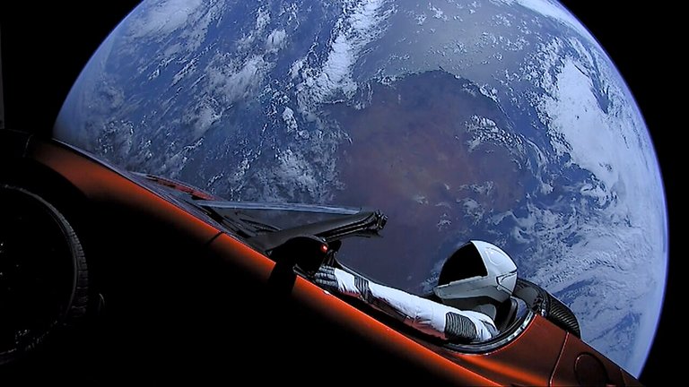 Elon_Musk's_Tesla_Roadster_(40143096241).jpg