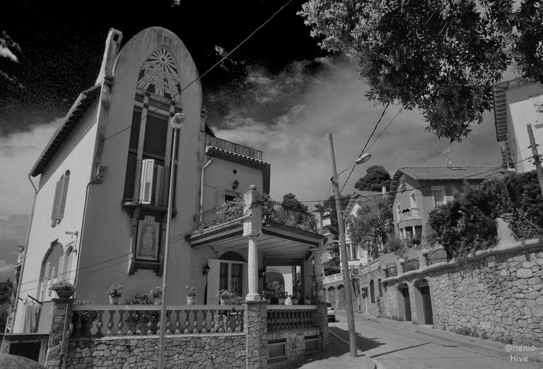 barcelona-house-001-bw.JPG