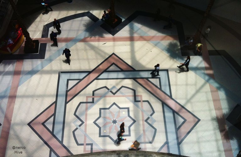 in-the-mall-002.jpg