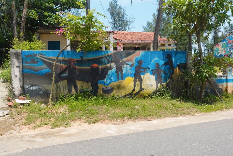 The picture of the fishing village people harvesting after going out to sea